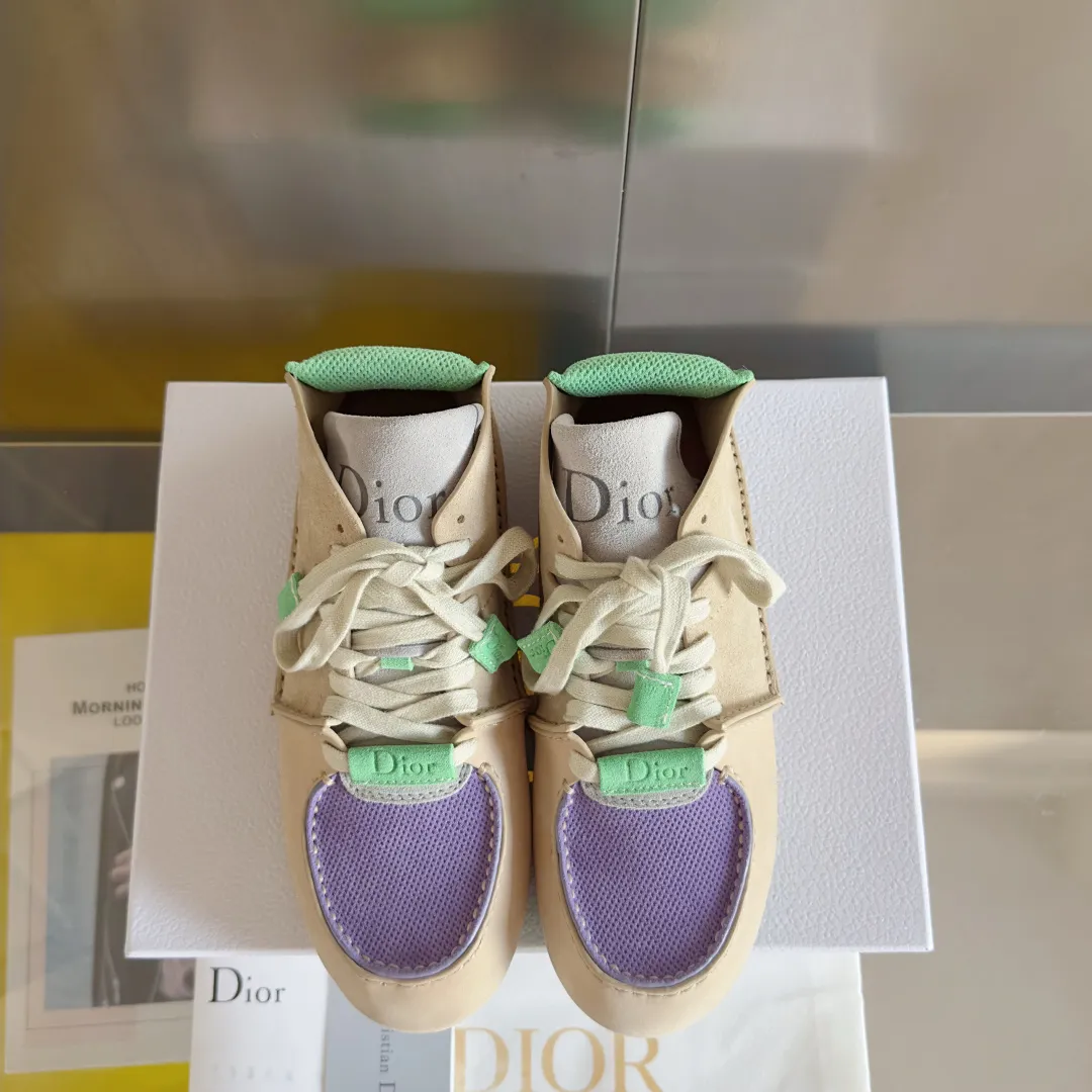 Men's shoes 💰680 Top version: Dior Roadie series catwalk couple style handmade casual sports shoes delivery counter exquisite packaging 🛍📦 ▪️Material: original custom imported first-layer cowhide ▪️Inner lining: original custom leather lining ▪️Sole: original molded anti-slip rubber material ▪️Sole thickness: 2CM ▪️Size: women's 35-40 / Men's 39-45
